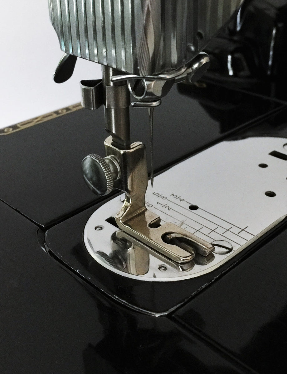 Singer Sewing Machine Low Shank Rolled Hemmer Presser Foot 5/64