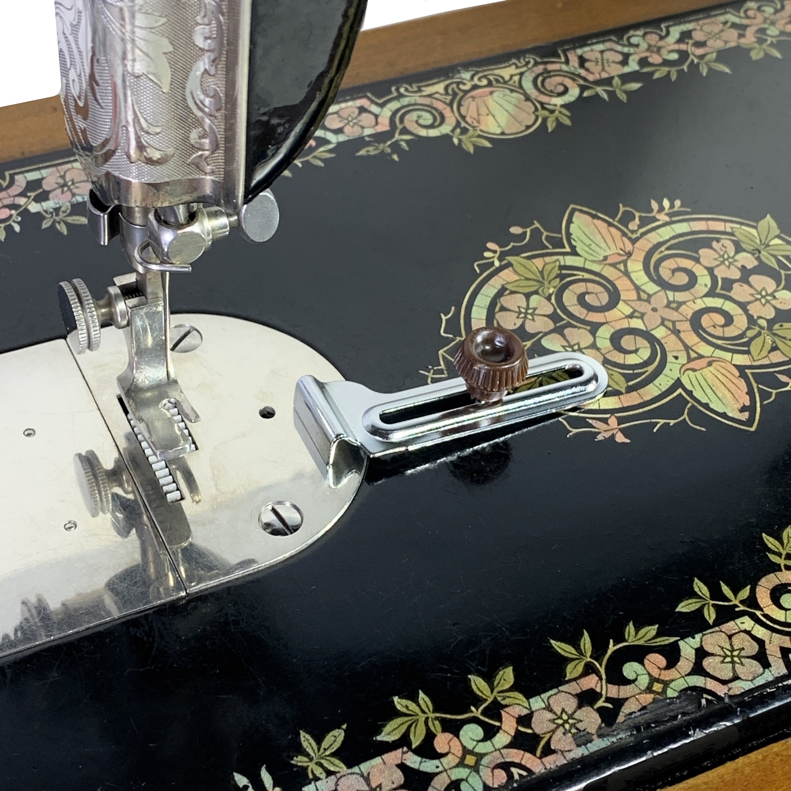 Sewing Machine Cloth Seam Guide w Thumb Screw