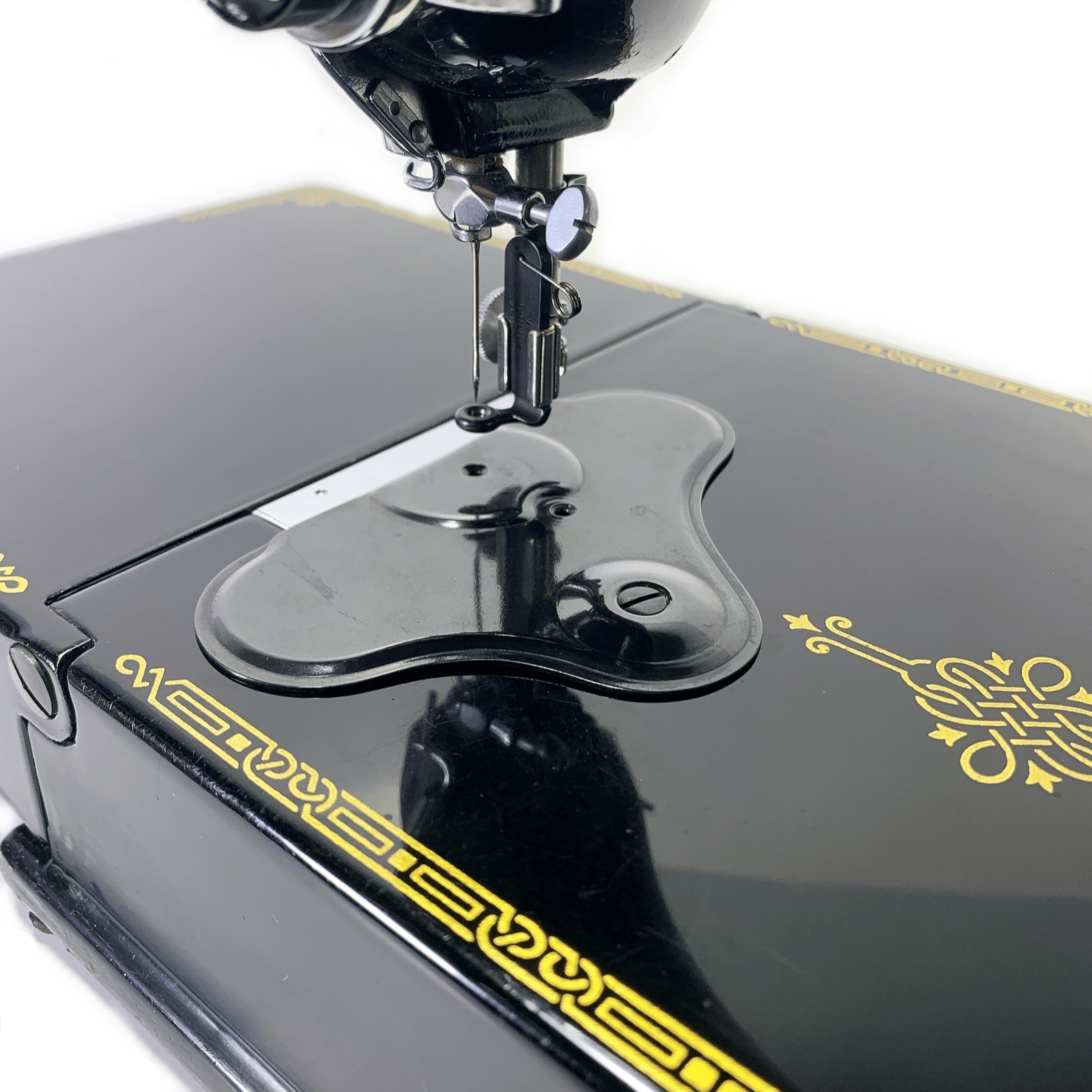 Singer 221 Featherweight Sewing Machine Darning Embroidery Ameoba Feed Dog Cover Plate 121309 - The Old Singer Shop