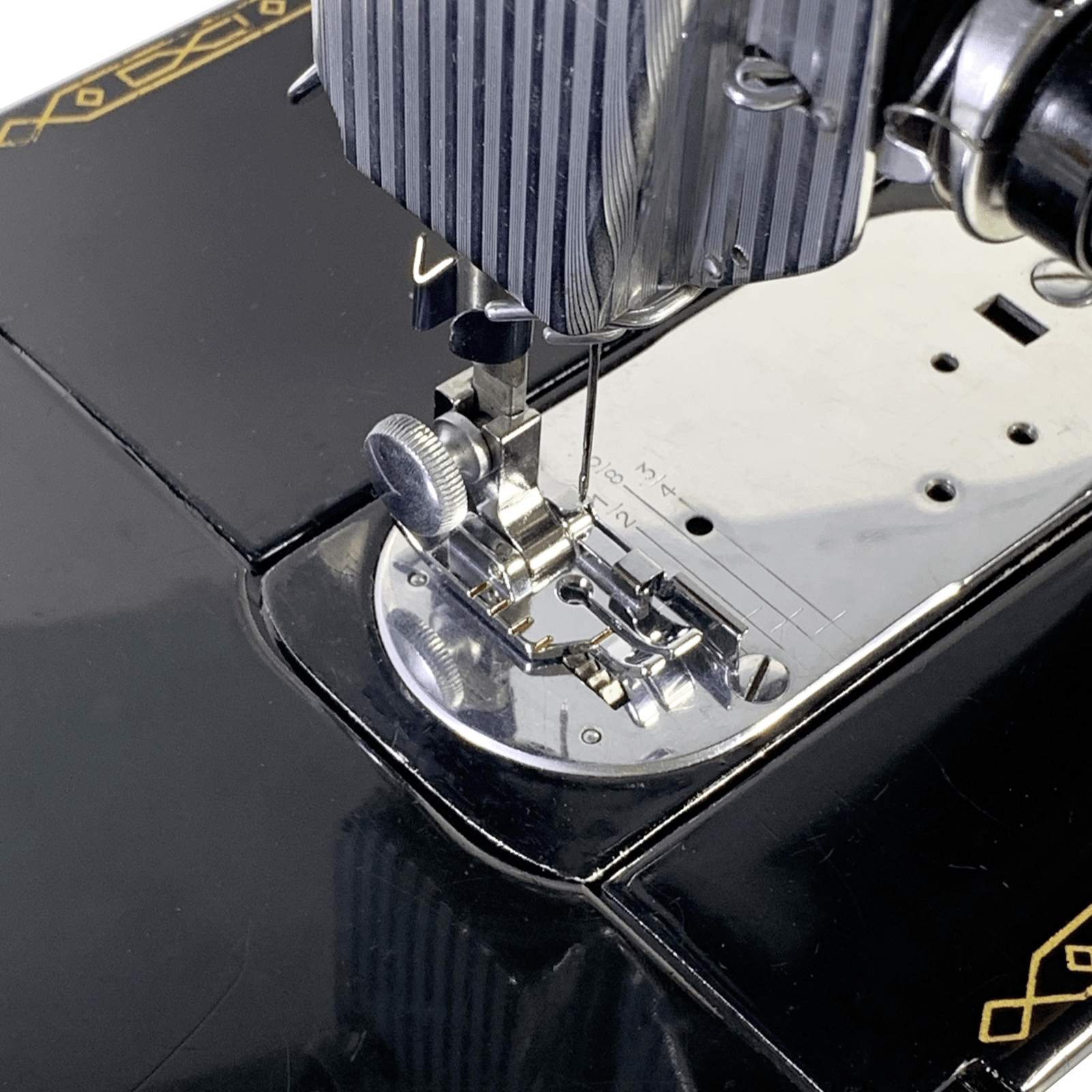 Singer Low Shank Sewing Machine Quilting Foot with Scant 1/4" Guide 15 66 99 127 128 201 221 - The Old Singer Shop