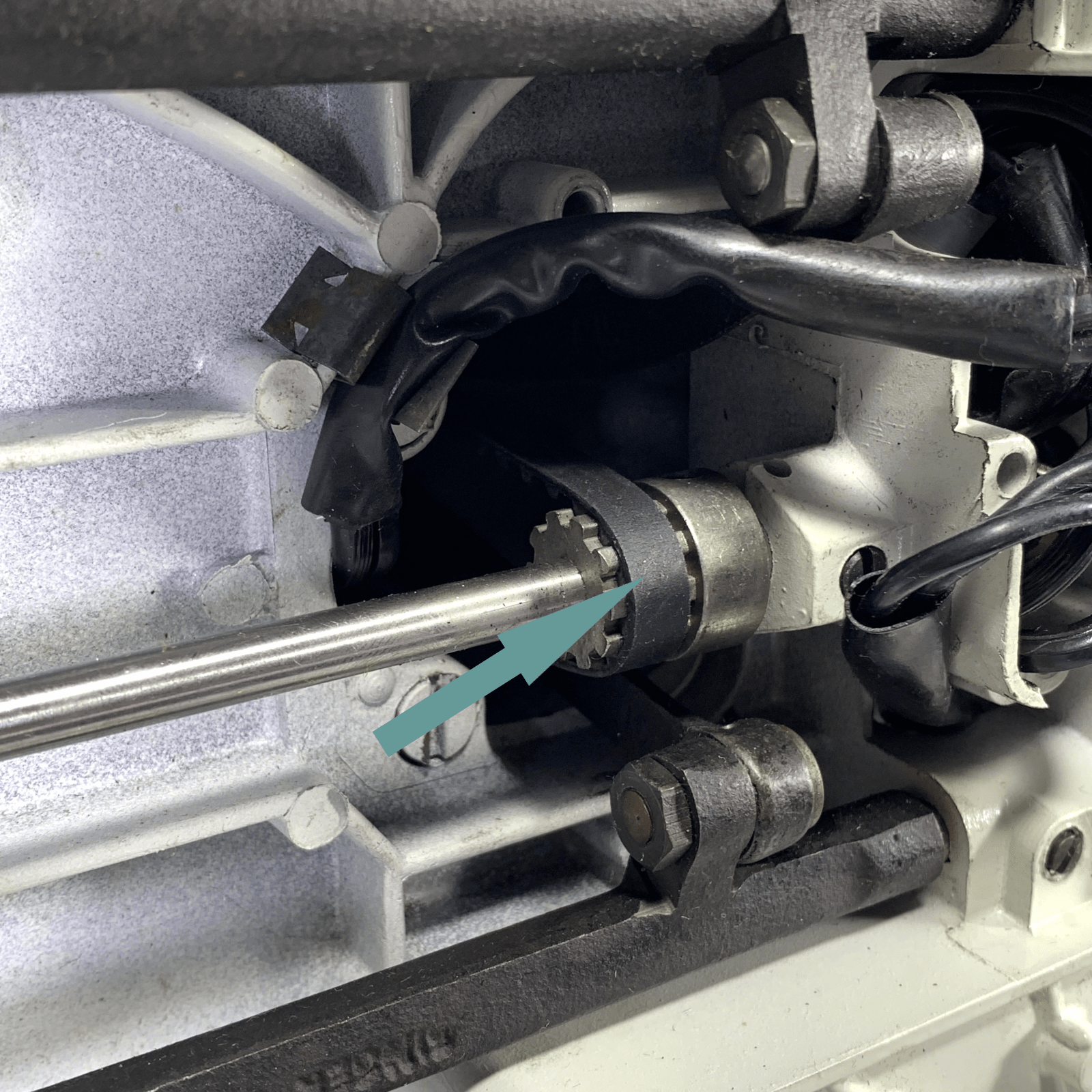 Singer White 221K Featherweight Sewing Machine Internal Drive Timing Belt 82583 Bando - The Old Singer Shop