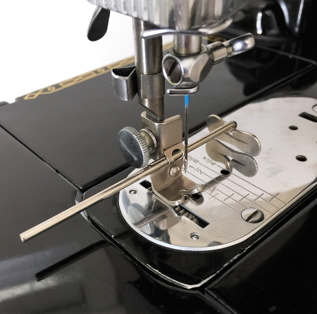 Singer Sewing Machine Low Shank Quilting Foot with Adjustable Guide ...