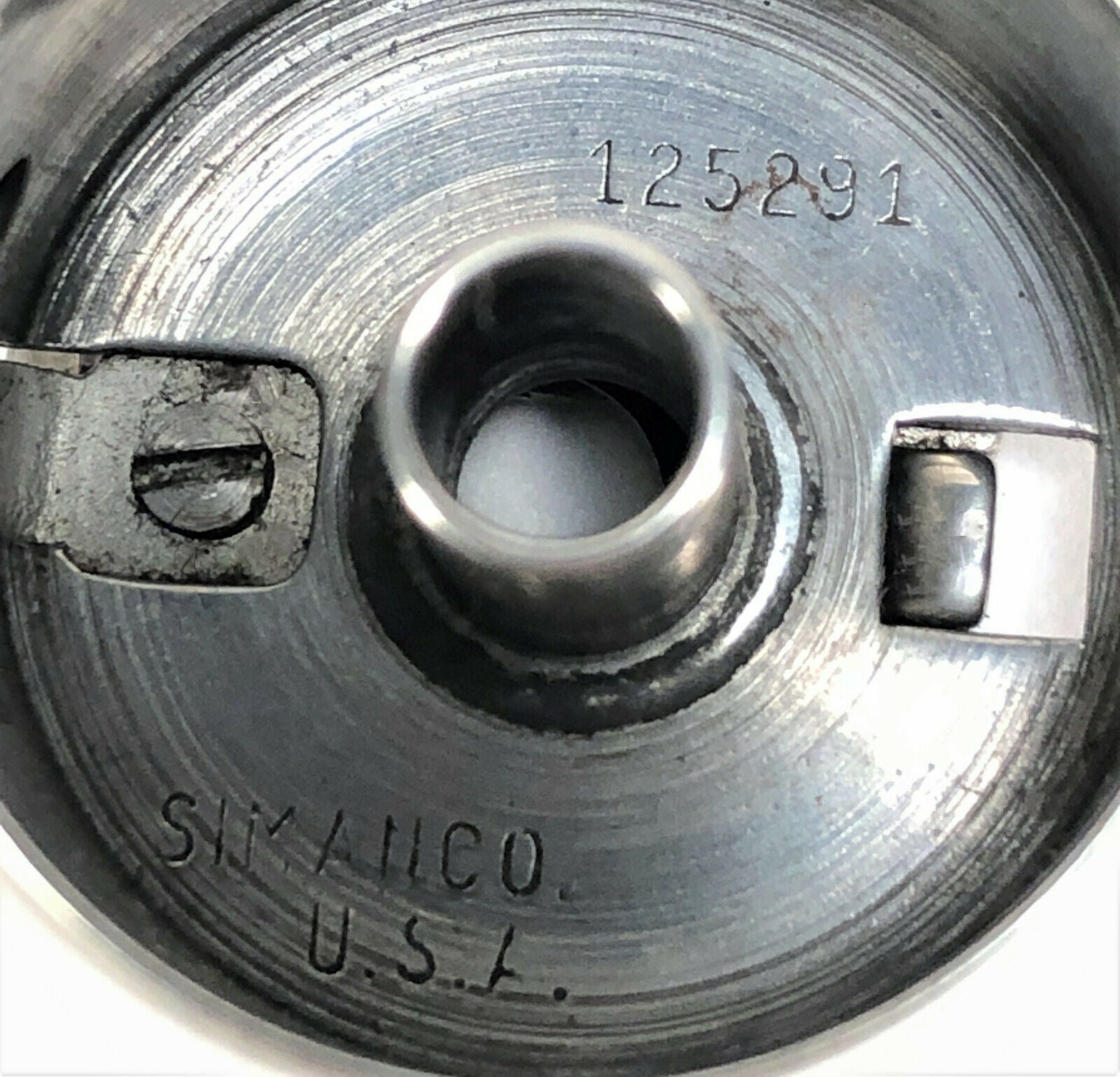 Singer Class 15 Sewing Machine Bobbin Case Original Simanco 125291 15 - 88 15 - 90 15 - 91 V - The Old Singer Shop