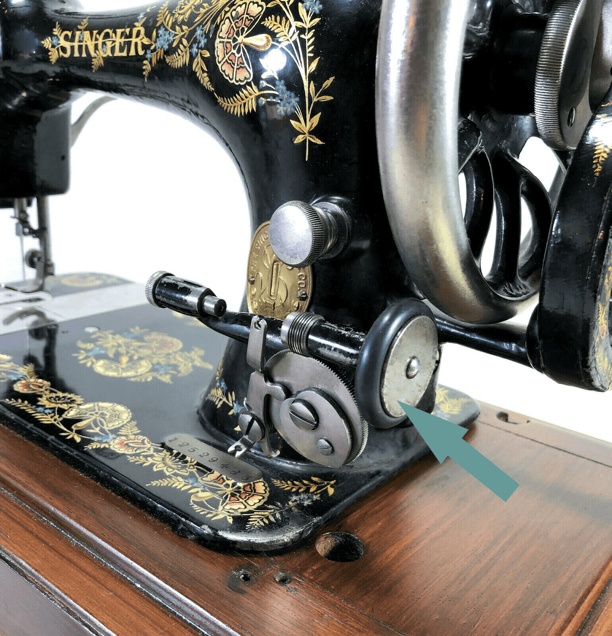 Singer VS3 28 28K Sewing Machine Large Lower Bobbin Winder Friction Ru ...