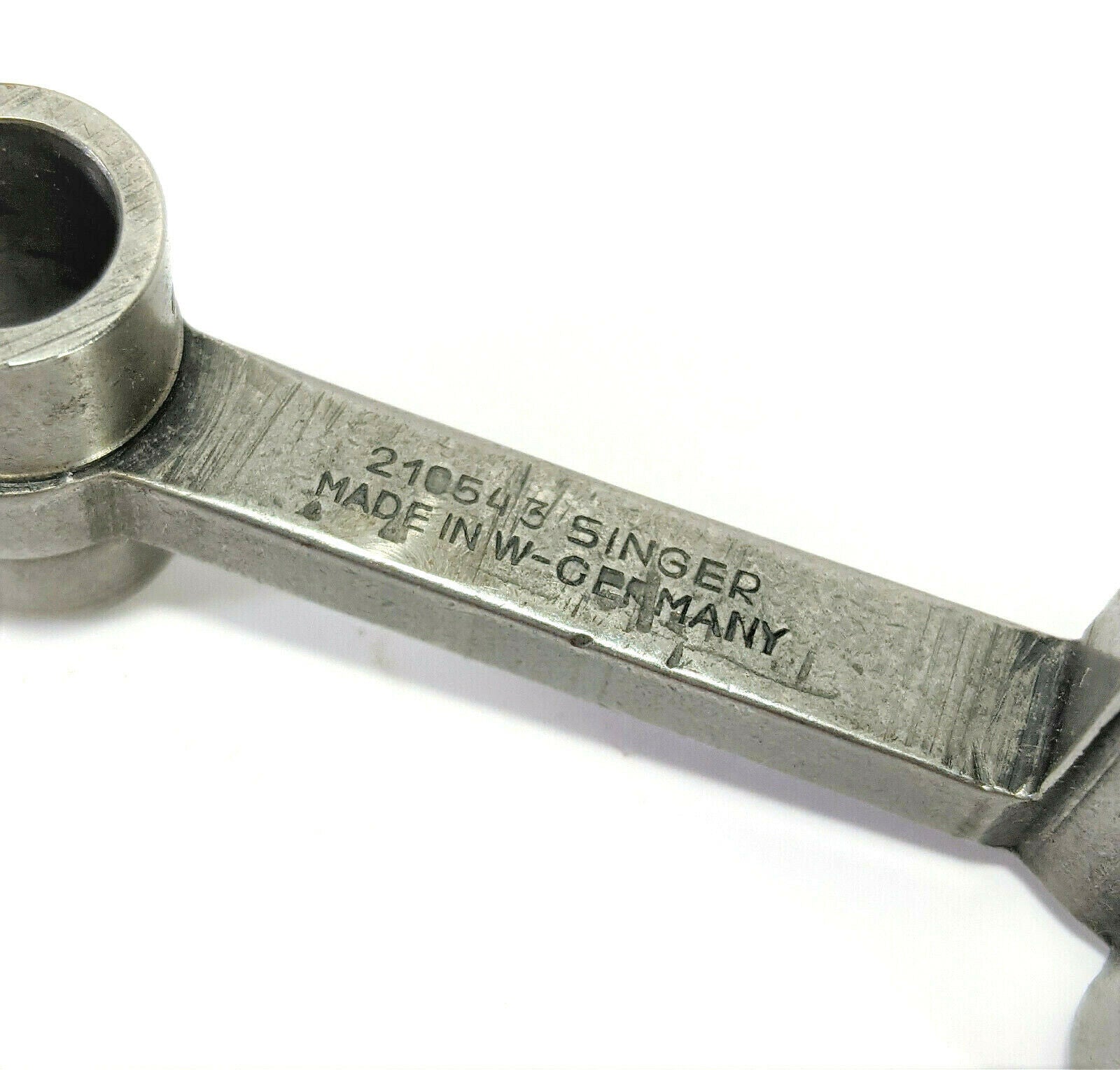 Singer Industrial 107W Sewing Machine Needle Bar Connector Link Simanco 210543 - The Old Singer Shop