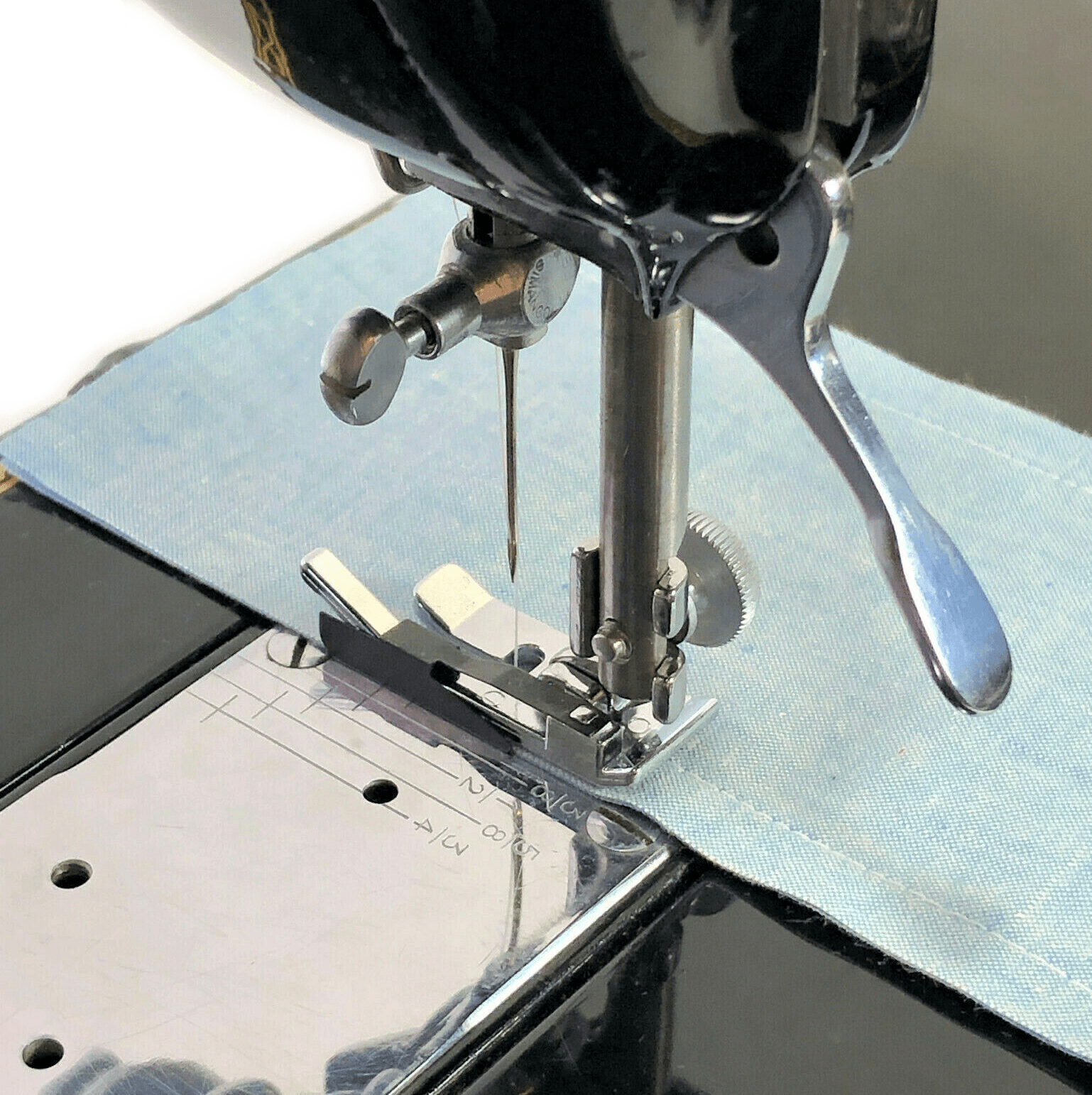 Low Shank Sewing Machine 1/4" Hinged Presser Foot with Edge Seam Guide New - The Old Singer Shop
