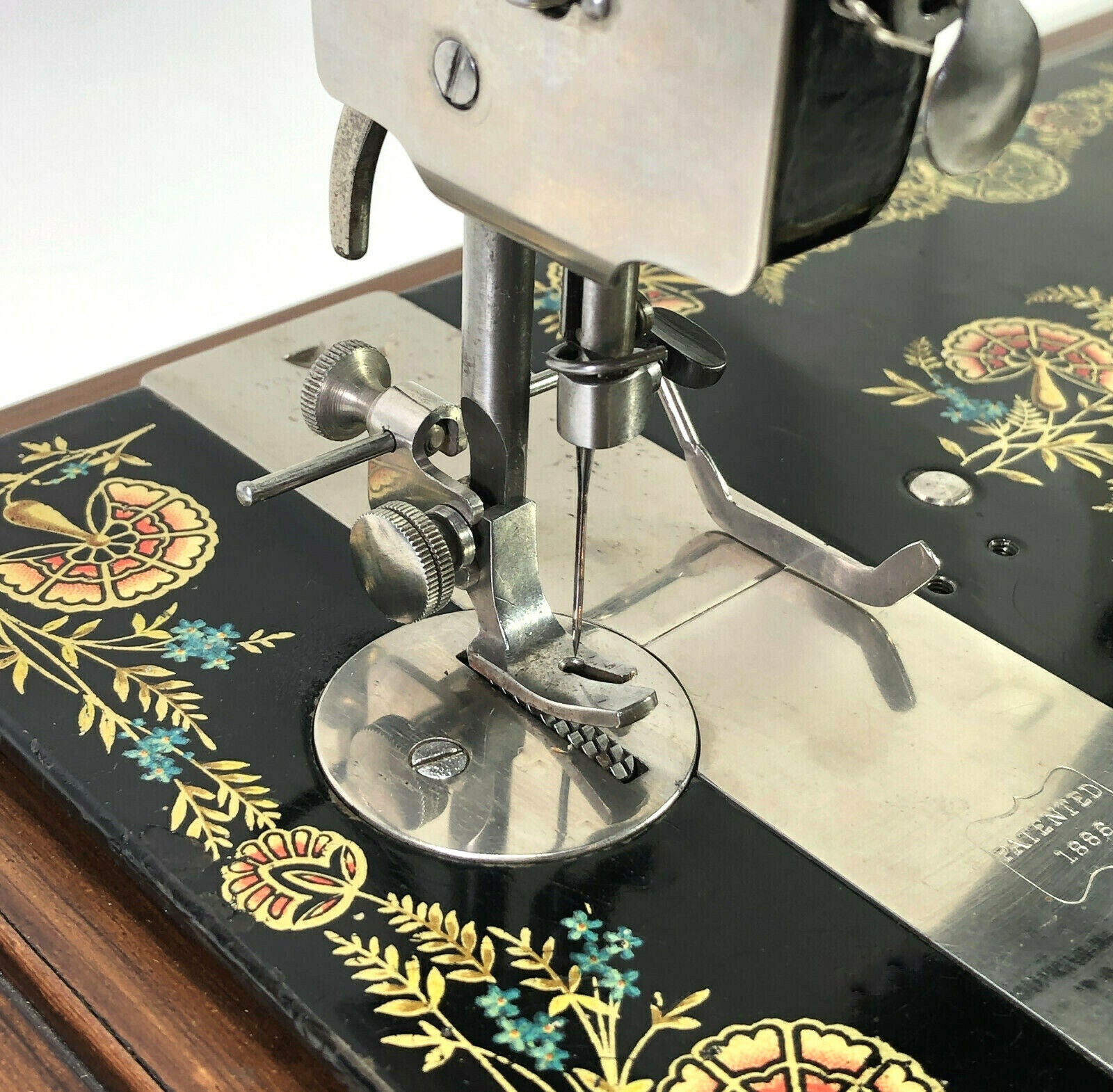Early Singer Sewing Machine Quilting Guide Quilter Simanco 25534 Puzzle Box - The Old Singer Shop