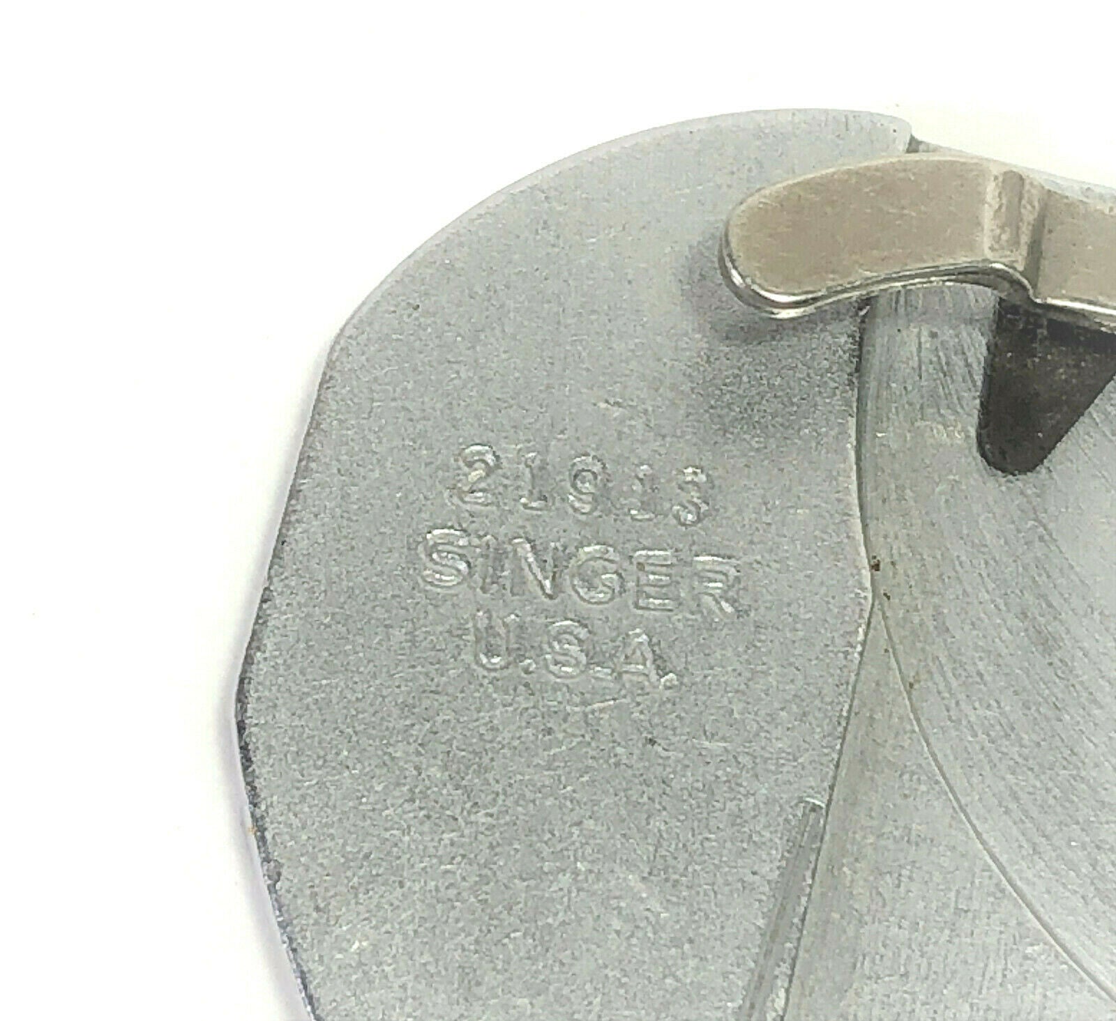 Singer Touch n Sew 600 Series Sewing Machine Chainstitch Plate Simanco 21913 - The Old Singer Shop