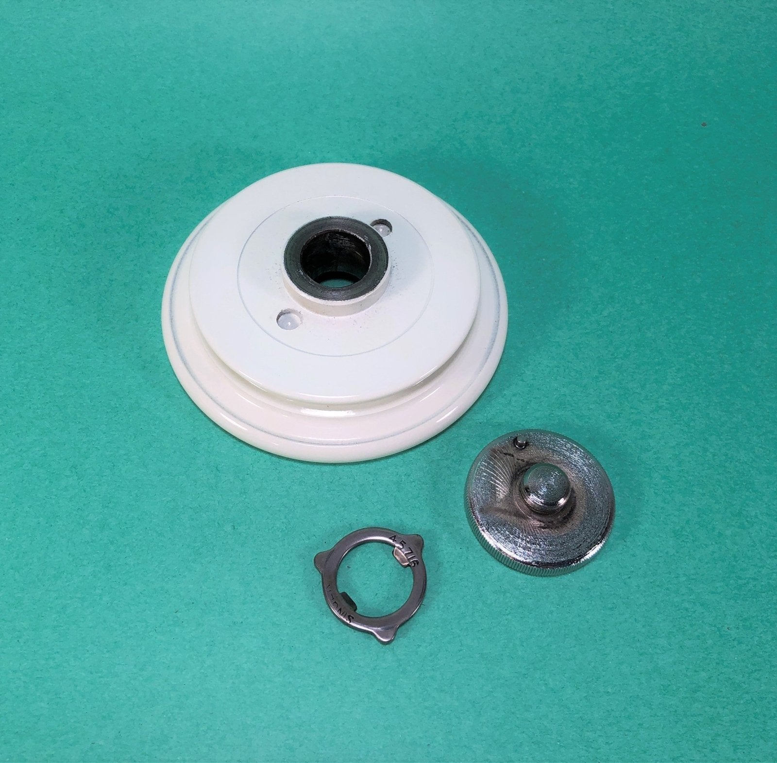 Singer White 221K Featherweight Balance Hand Wheel w Stop Motion Knob Simanco - The Old Singer Shop