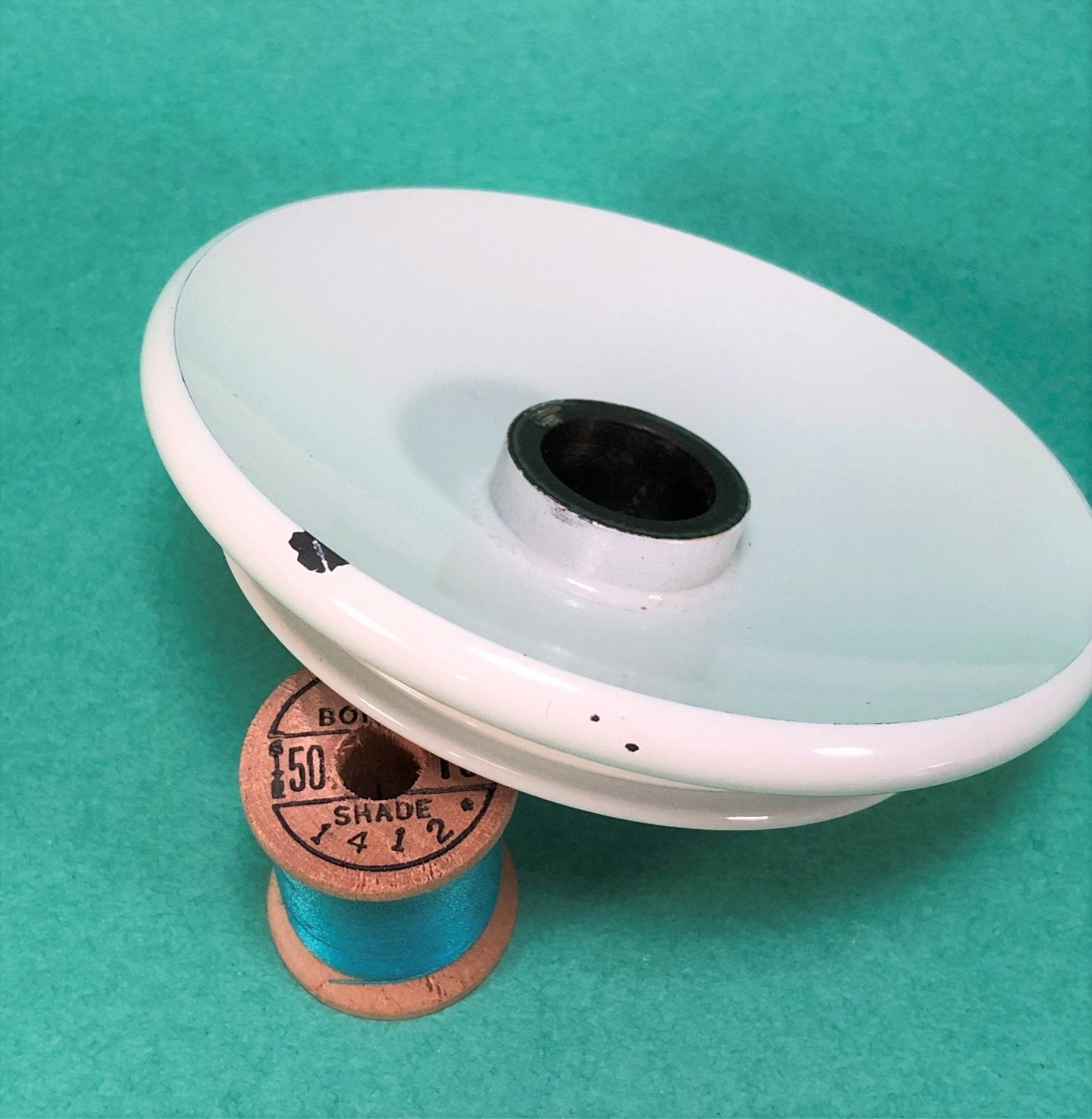 Singer White 221K Featherweight Balance Hand Wheel w Stop Motion Knob Simanco - The Old Singer Shop